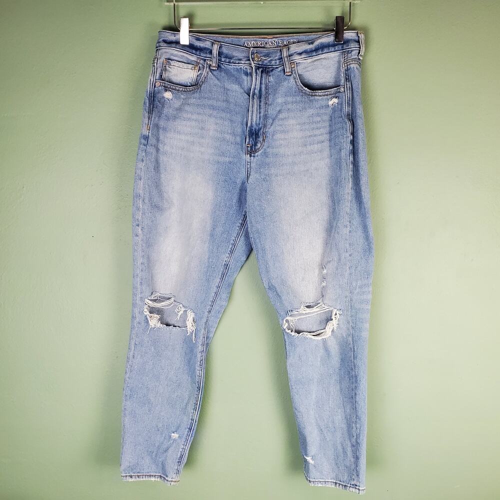 American Eagle Outfitters Light Wash Distressed Mom Jeans Size 12 - Picture 1 of 7